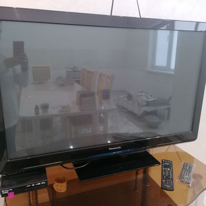 Телевизор с подставкой