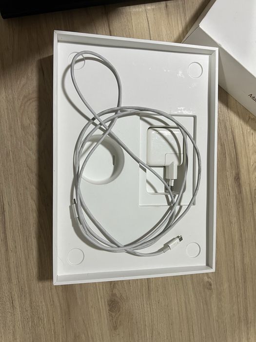 Macbook Air 8/256 отпечатка хамма нарсаси ишледи каропка зарядник бор