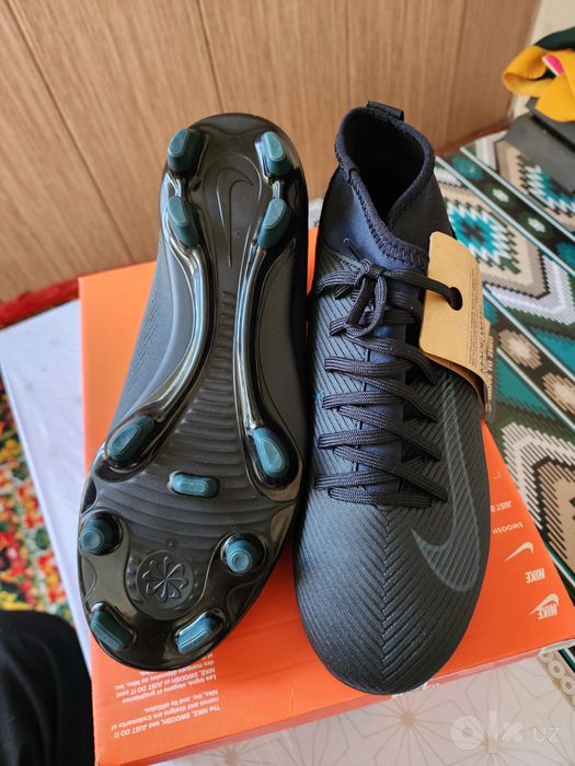 Бутцы от Nike ORIGINAL 100% размер EUR-37.5, 23.5см стелька