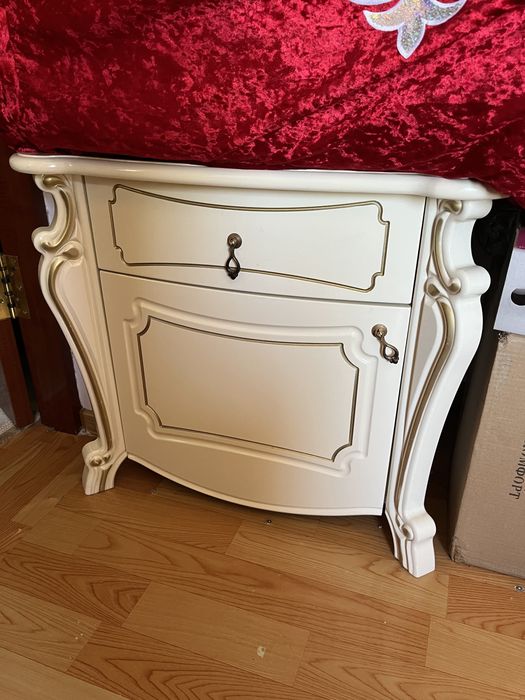 Спальный гарнитур сатылады.