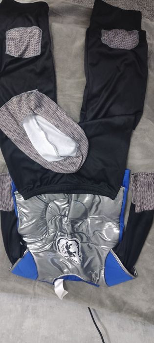 Продам новогодние костюмы.