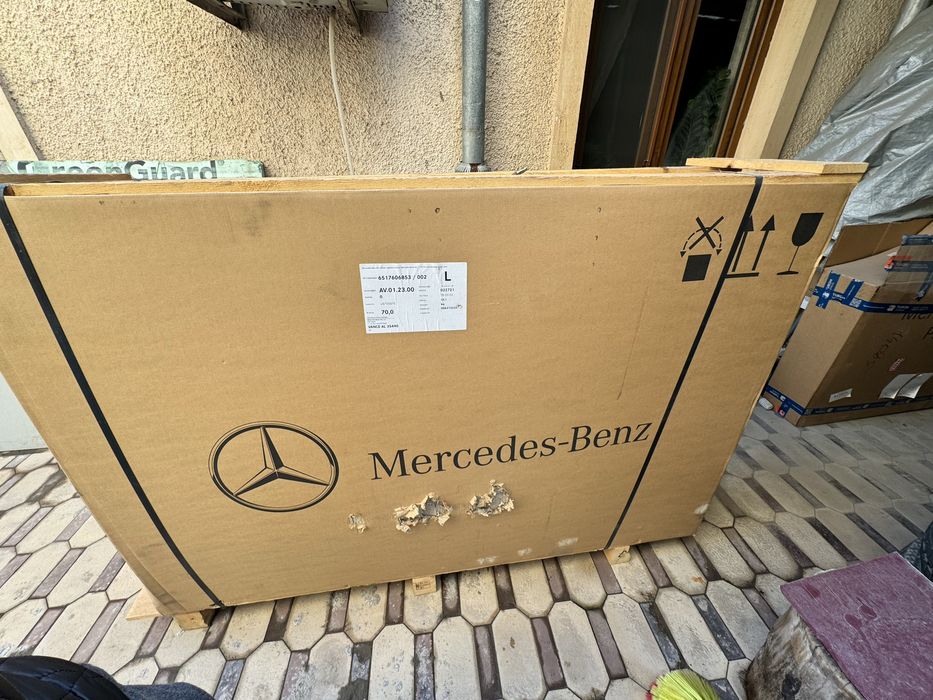 Продам лобовое стекло от Mercedes Benz EQS SUV