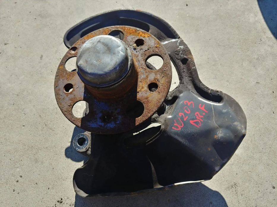 fuzeta dreapta fata mercedes c-class w203