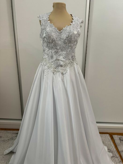 Rochie de mireasa cu pelerina