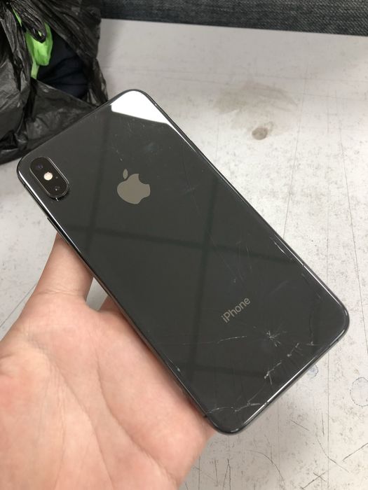 iPhone XS max 256 talik.yomkis 75 .Holati yaxshi