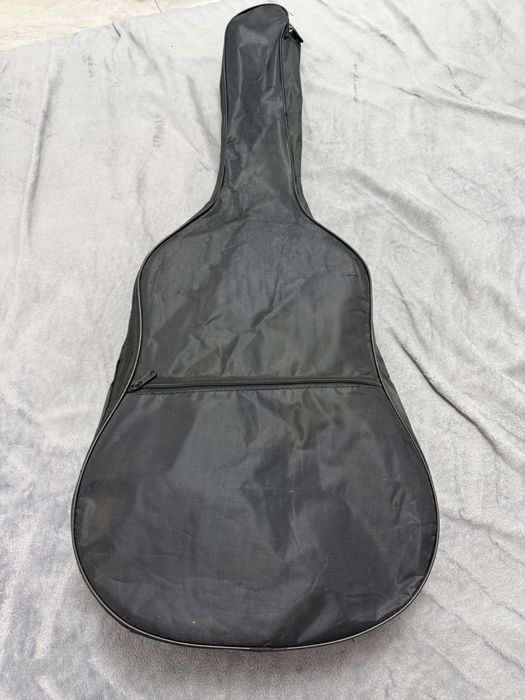 Vand chitara acustica in stare buns