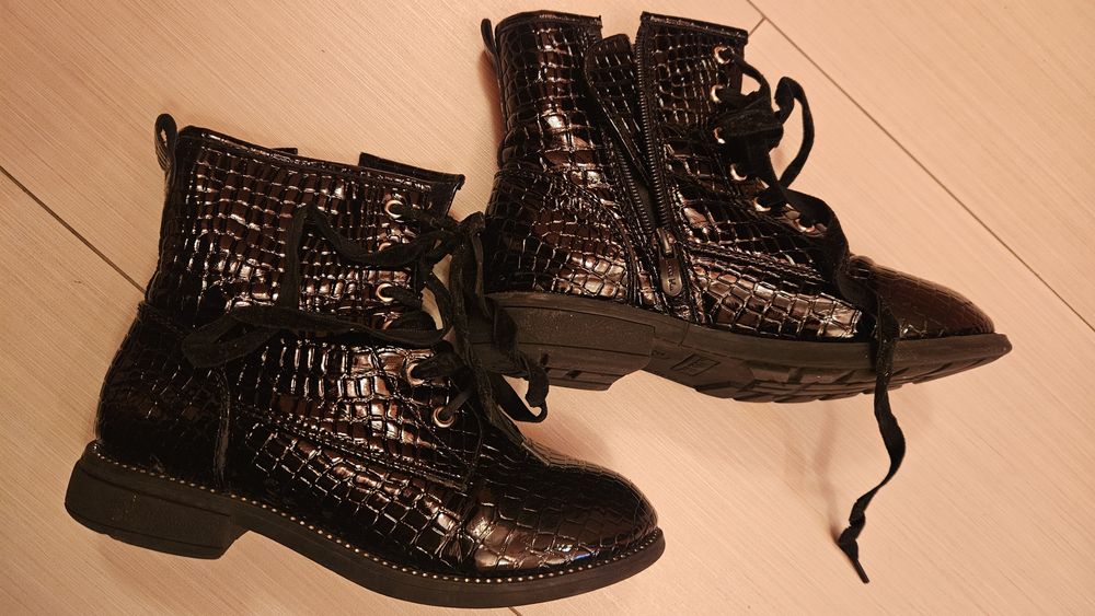 Черни боти за момиче