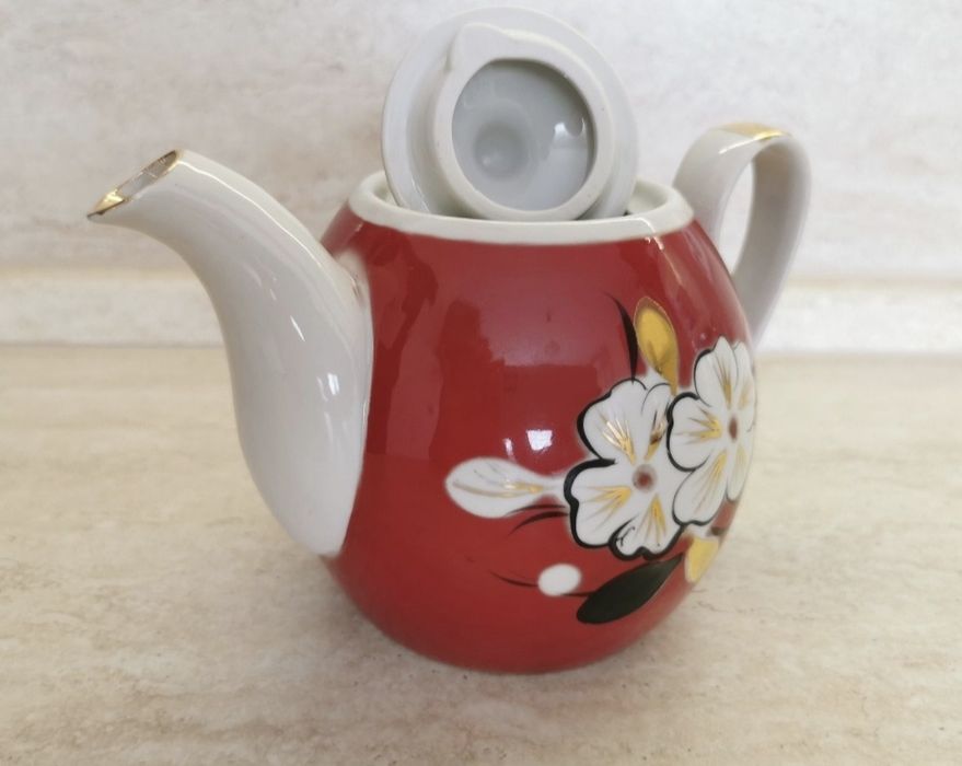 Порцеланови чайници с капаче и захарница с капаче! Състояние ново!