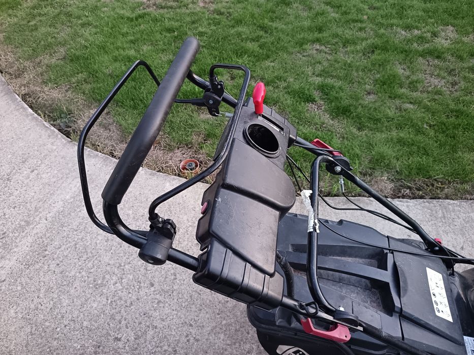 Masina tuns iarba tractiune si pornire electrica Brast 196 cmc