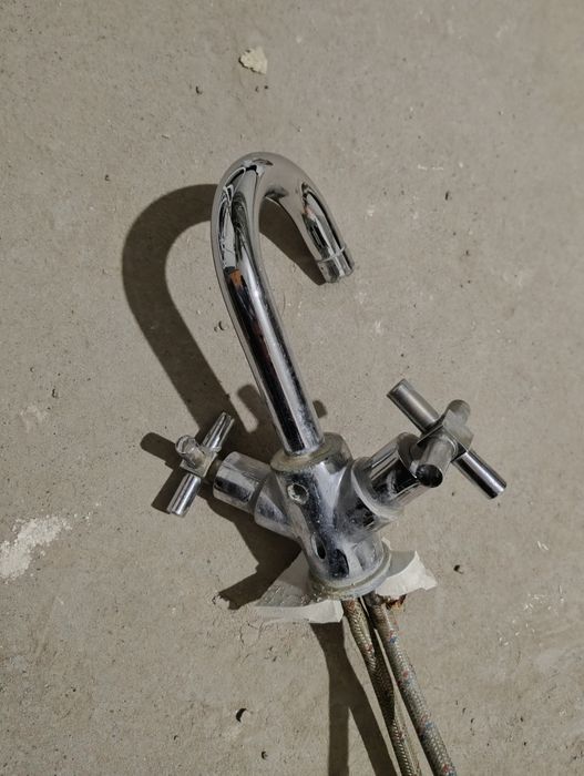 Смеситель железный