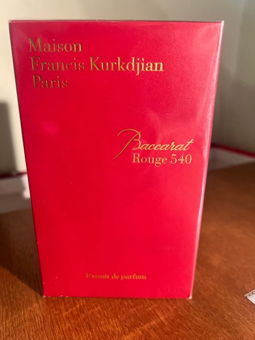 Продавам по 1 брой  тези парфюми. Подарени са, ползваме други.