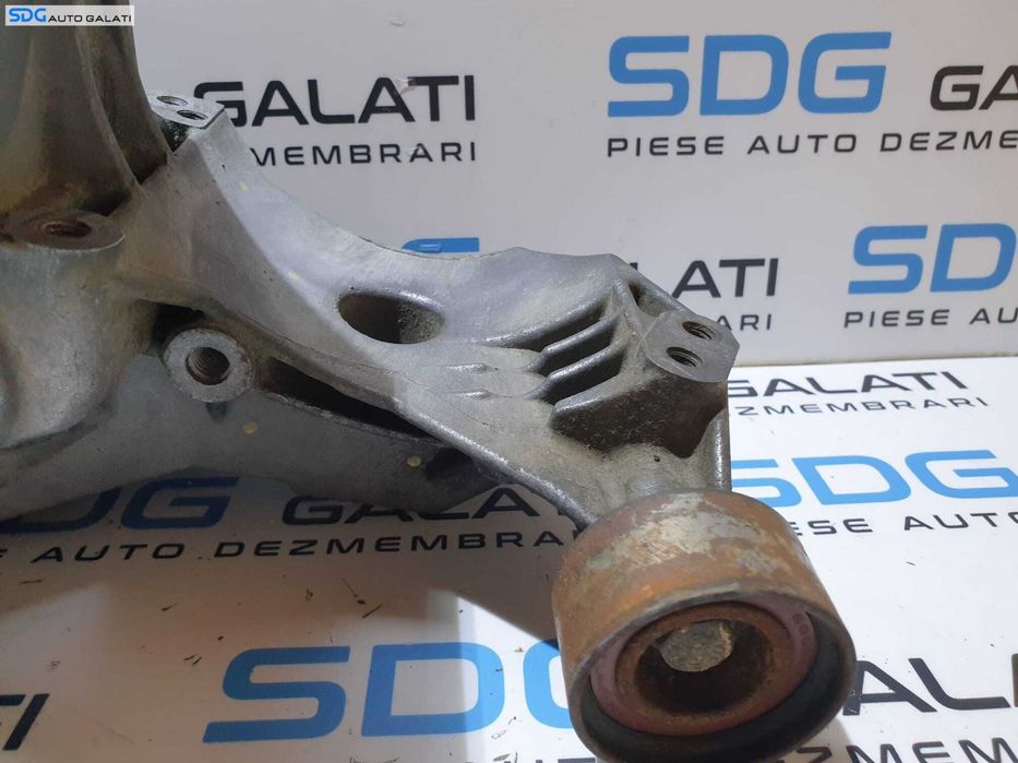 Suport Alternator Accesorii Motor cu Rola Intizatoare Curea Renault Scenic 1 1.9 DCI 1997 - 2003 Cod 7700113574