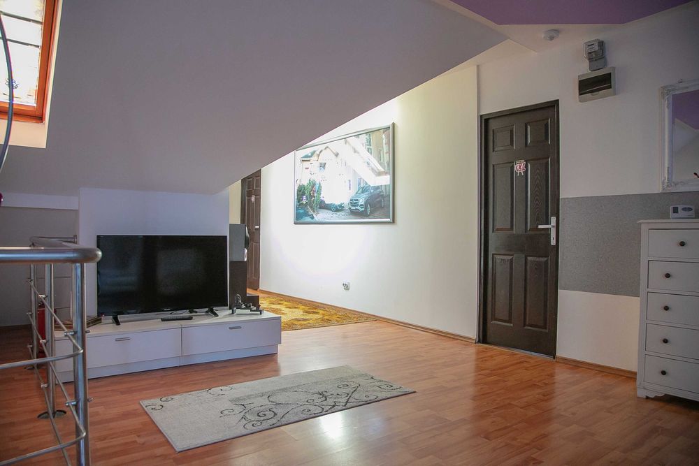 Vand afacere club de noapte