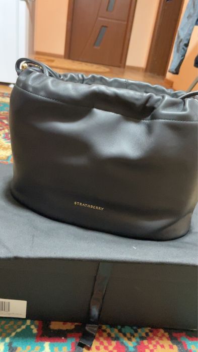 Geantă Strathberry Midi Soft Nappa – Black OS