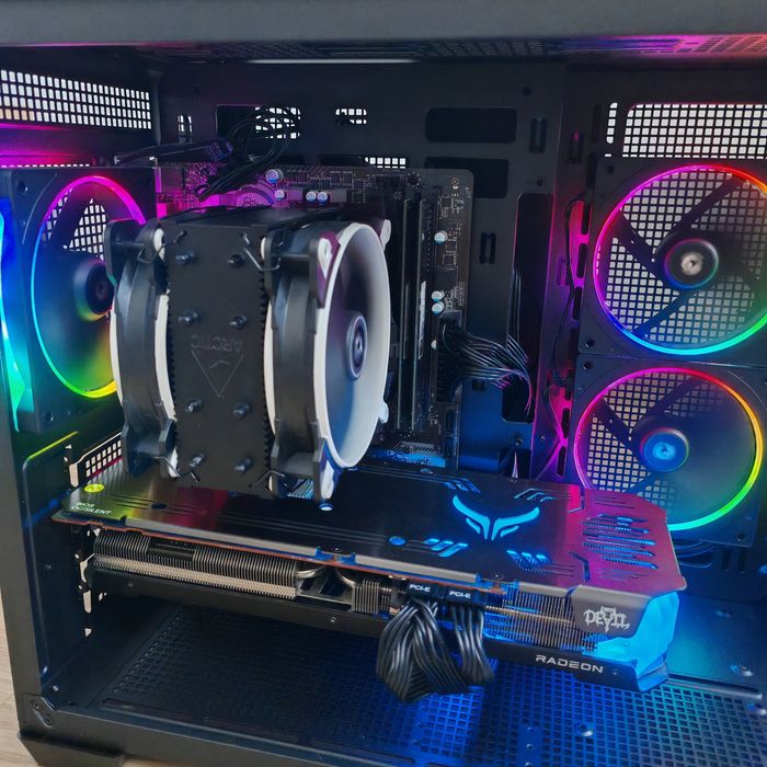 Гейминг компютър  R5 3600, RX6700XT, 2TB, 16GB RAM