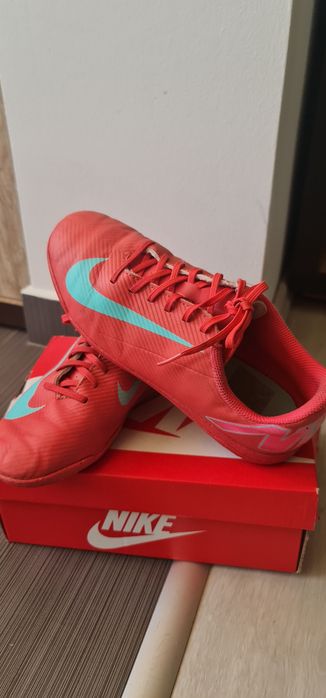 Vand ghete de fotbal Nike Mercurial