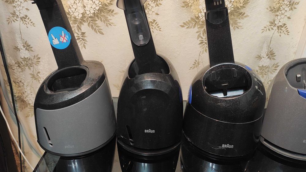 Braun "Clean & Charge" station - базы для зарядки и чистки бритв