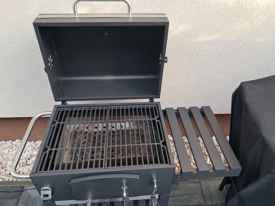 Vând grătar cărbuni  marca Jamestown