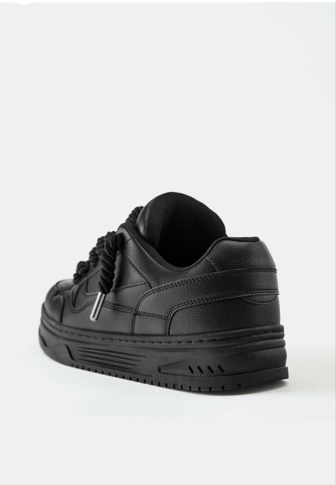 Adidasi pull&bear