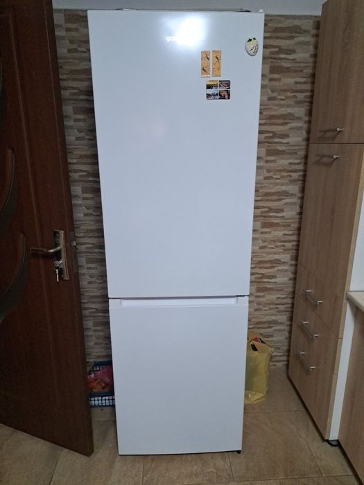 Vand combina frigorifica GORENJE 185H înălțime,Garanție Decembrie 2026