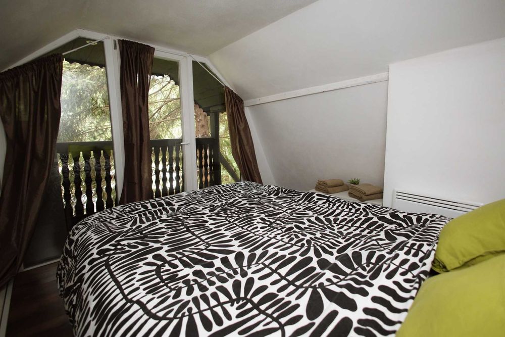 Escapadă la munte: Cabană primitoare în Comuna Bulz cu ciubăr inclus