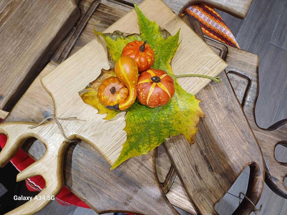 Ръчно изработени дървени дъски и плата за рязане и мезета