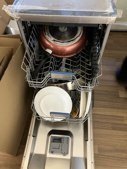 Съдомиялна и хладилник