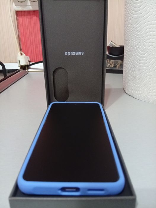Vand sau schimb cu laptop , Telefon Samsung S26 Nou!