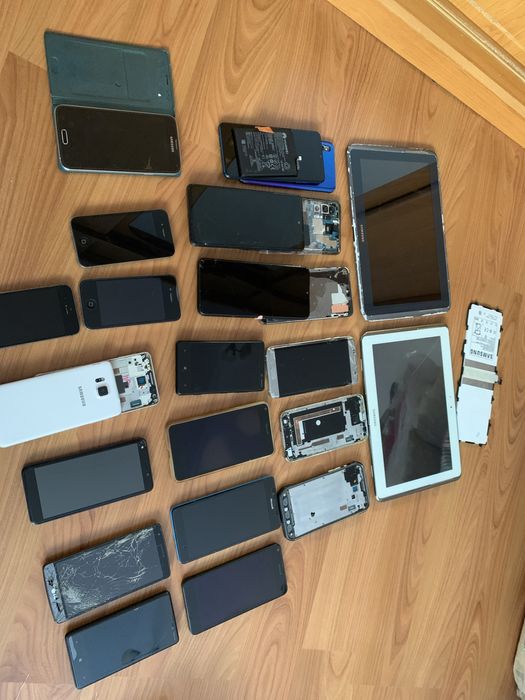 Telefoane ,tablete pentru piese sau reparat