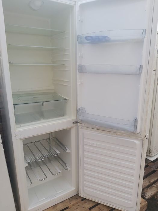 Frigider mărime medie