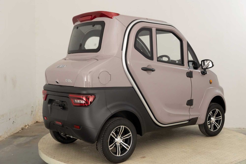 Cvatriciclu electric masinuta electrica kuba city cu 3 locuri