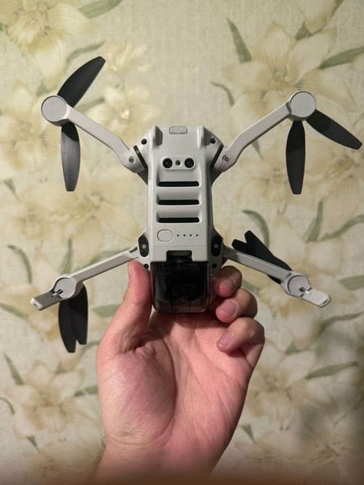 Продам дрон DJI mini 2 fly more combo