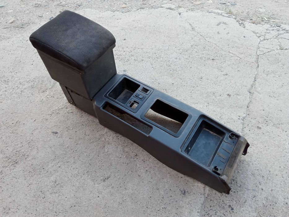 Подлокотник Mitsubishi RVR Chariot