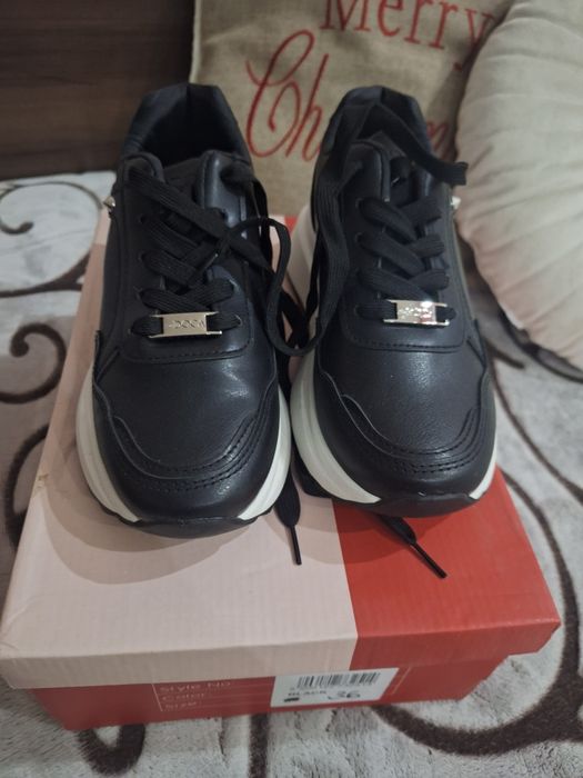 Дамски сникърси на DOCA нови за 50лв