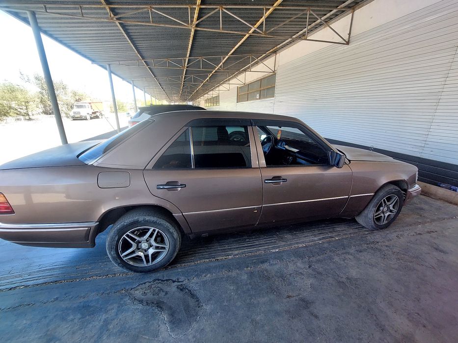 Продам мерседес бенц е 220 автомат 1995 г.в
