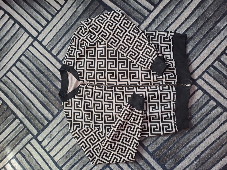 Bluza cu fermoar