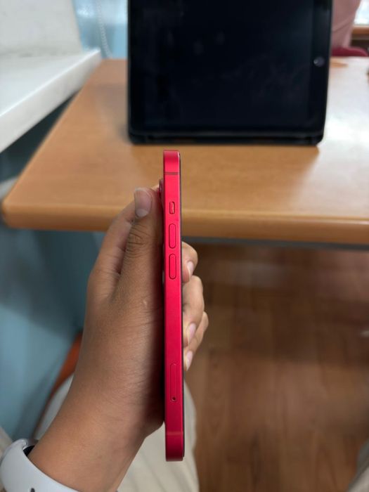 Продам айфон 14 (128gb) Product red