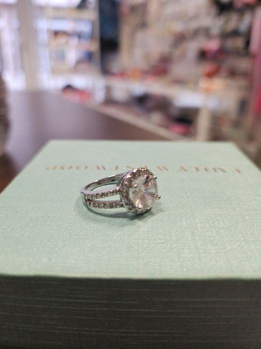 Сребърен пръстен с камъни