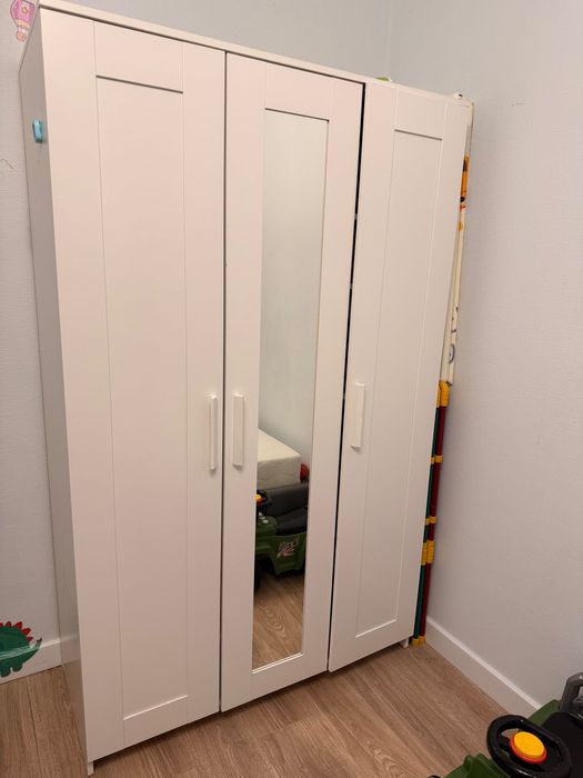 Подам шкаф Икеа Бримнес