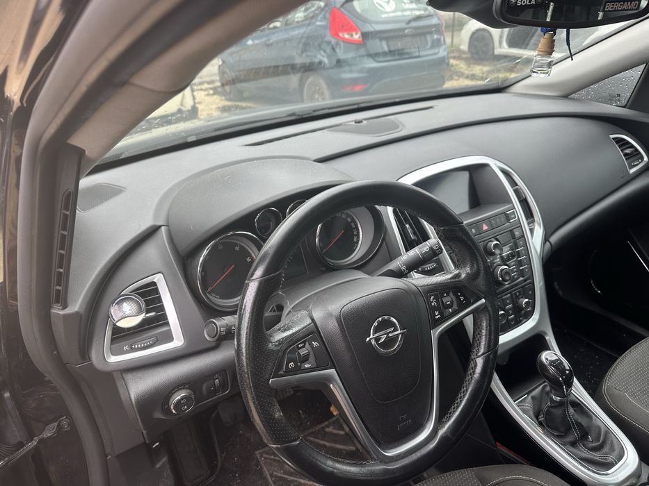 Табло със десен airbag за Опел Астра J