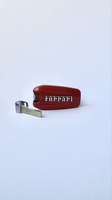 Ключ / черупка на Ferrari
