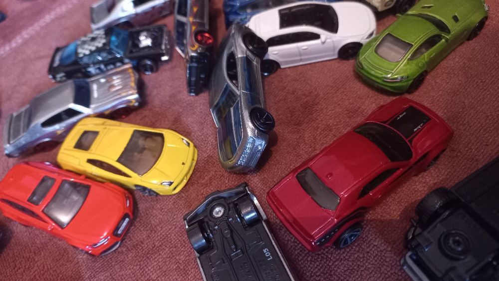Модельки жилезные новые Hot Wheels