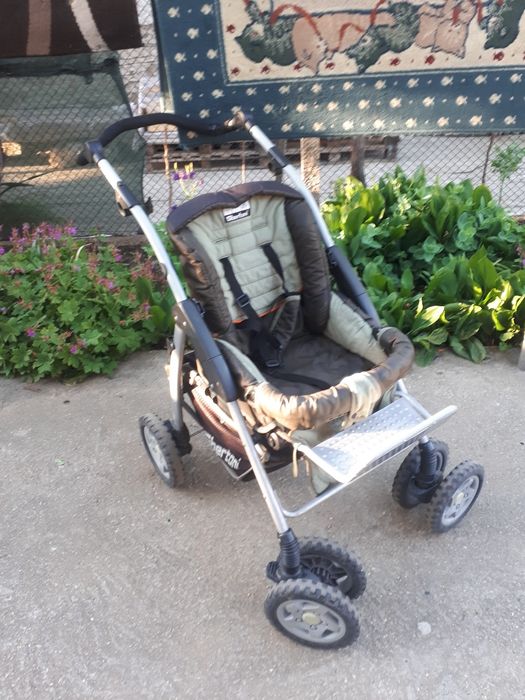 Продавам детска Комбинирана количка Bertoni