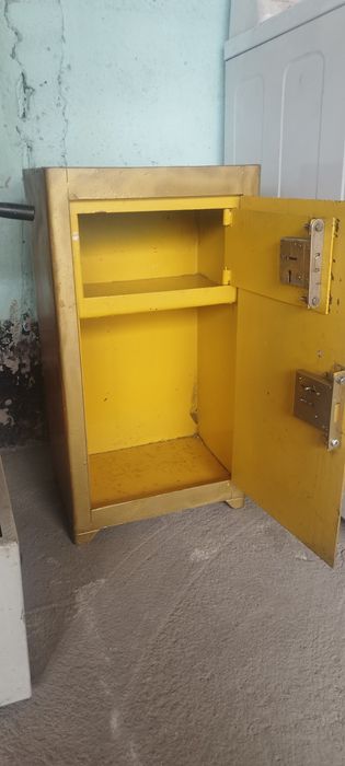 Сейф металлический
