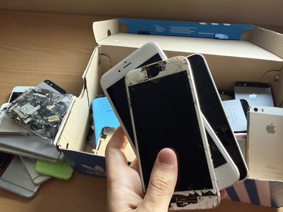 Всякакви iPhone за части