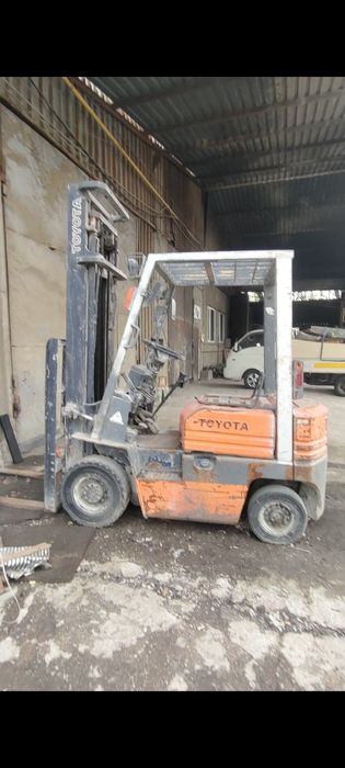 Тоиото вилочныий кара