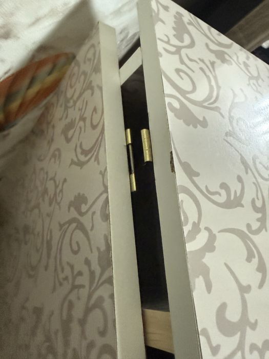 Продам стол книжку