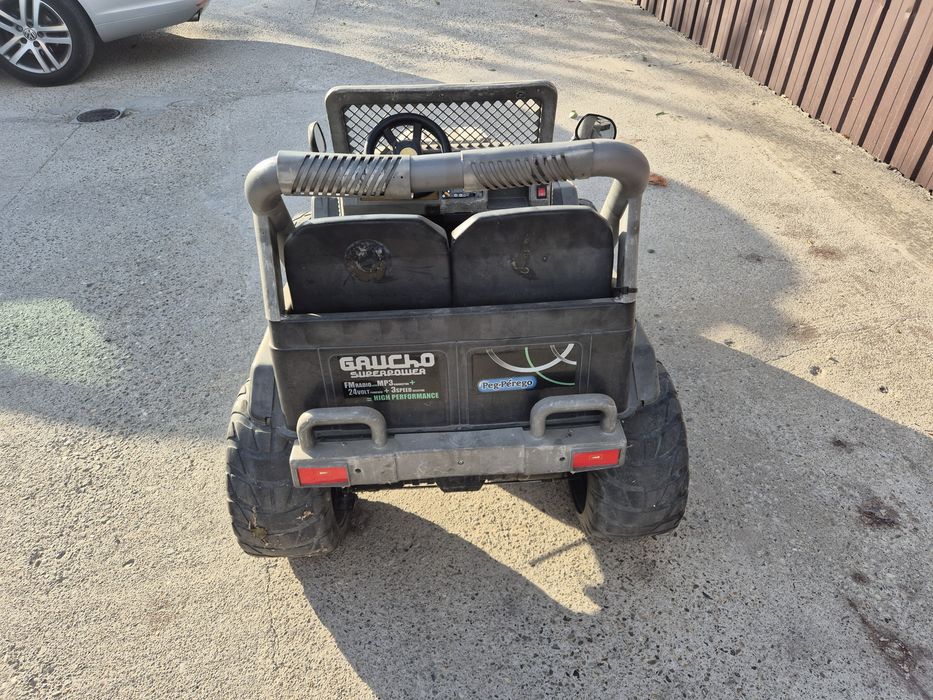 Masinuta electrica Peg-Perego