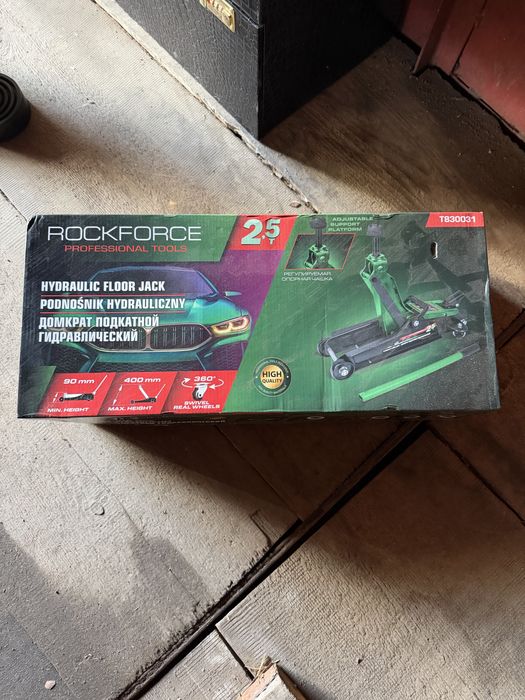 Домкрат подкатной