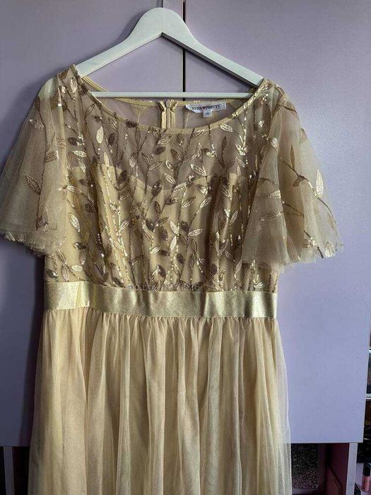 Елегантна рокля- бежово